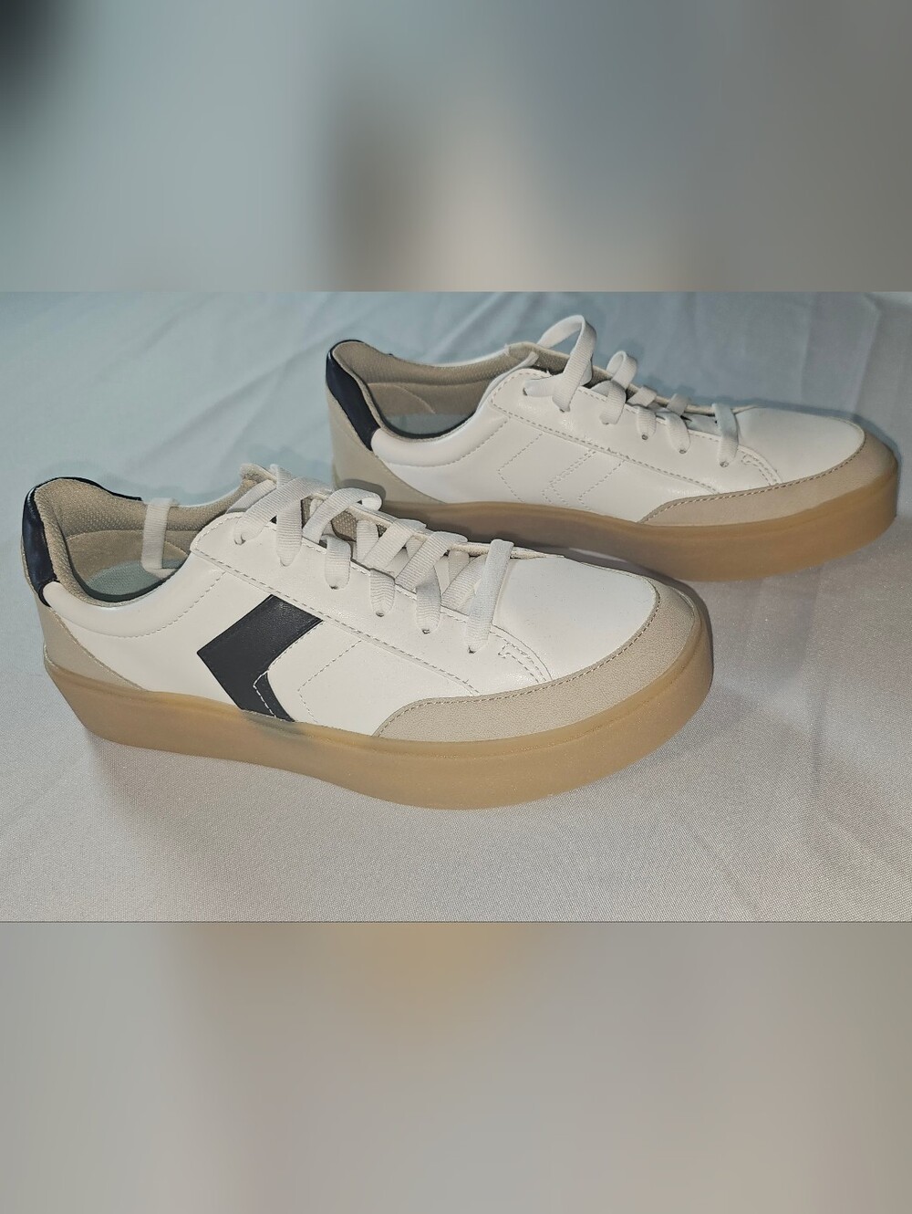 NWOT Dr. Scholl's Madison Lace Sneakers White Black Gum Sole 8.5